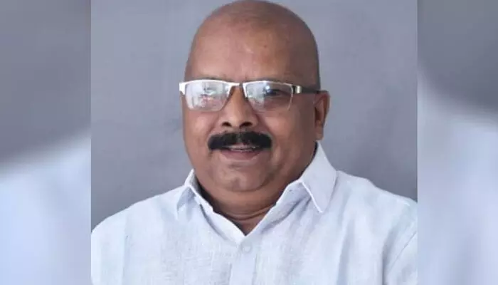 ഷോണ് ജോര്ജിന്റെ വാഹന പര്യടനത്തിനിടെ ബിജെപി നേതാവ് കുഴഞ്ഞുവീണ് മരിച്ചു ഷോണ് ജോര്ജിന്റെ വാഹന പര്യടനത്തിനിടെ ബിജെപി നേതാവ് കുഴഞ്ഞുവീണ് മരിച്ചു