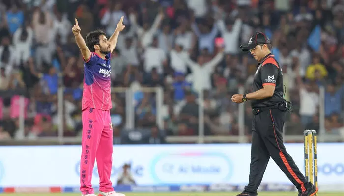 നിര്ണ്ണായകമായ നാല് വിക്കറ്റുമായി പട നയിച്ച് രവി ബിഷ്ണോയി; സായിസുദര്ശന്റെ പോരാട്ടത്തിനും ലക്ഷ്യം കാണാനായില്ല; ഗുജറാത്ത് ബാറ്റ്സ്മാന്മാരെ വരിഞ്ഞുമുറുക്കി രാജസ്ഥാന് ബൗളര്മാര്; 204ല് ഒതുങ്ങി ഗുജറാത്തിന്റെ പോരാട്ടം; രാജസ്ഥാന് 6 റണ്സിന്റെ ത്രസിപ്പിക്കുന്ന വിജയം നിര്ണ്ണായകമായ നാല് വിക്കറ്റുമായി പട നയിച്ച് രവി ബിഷ്ണോയി; സായിസുദര്ശന്റെ പോരാട്ടത്തിനും ലക്ഷ്യം കാണാനായില്ല; ഗുജറാത്ത് ബാറ്റ്സ്മാന്മാരെ വരിഞ്ഞുമുറുക്കി രാജസ്ഥാന് ബൗളര്മാര്; 204ല് ഒതുങ്ങി ഗുജറാത്തിന്റെ പോരാട്ടം; രാജസ്ഥാന് 6 റണ്സിന്റെ ത്രസിപ്പിക്കുന്ന വിജയം