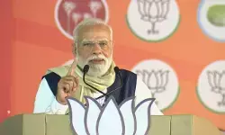 ശബരിമല അയ്യപ്പനെ പ്രണമിച്ചുകൊണ്ട് തുടക്കം; അനൂപ് ആന്റണിയെ സ്വന്തം വലംകൈ എന്ന് വിശേഷിപ്പിച്ചു; സംസ്ഥാനത്തിന്റെ വികസനം തിരുവല്ലയില് നിന്ന് തുടക്കമാകുമെന്നും ഉറപ്പ്; ഇടത് സര്ക്കാരിന്റെ നാളുകള് എണ്ണപ്പെട്ടു; കേരളത്തില് ആദ്യമായി എന്ഡിഎ സര്ക്കാര് വരുമെന്നും പ്രധാനമന്ത്രി; തിരുവല്ലയില് പടയണി തപ്പില് താളം പിടിച്ച് മോദി; പ്രസംഗം തുടങ്ങിയത് മലയാളത്തില് ശബരിമല അയ്യപ്പനെ പ്രണമിച്ചുകൊണ്ട് തുടക്കം; അനൂപ് ആന്റണിയെ സ്വന്തം വലംകൈ എന്ന് വിശേഷിപ്പിച്ചു; സംസ്ഥാനത്തിന്റെ വികസനം തിരുവല്ലയില് നിന്ന് തുടക്കമാകുമെന്നും ഉറപ്പ്; ഇടത് സര്ക്കാരിന്റെ നാളുകള് എണ്ണപ്പെട്ടു; കേരളത്തില് ആദ്യമായി എന്ഡിഎ സര്ക്കാര് വരുമെന്നും പ്രധാനമന്ത്രി; തിരുവല്ലയില് പടയണി തപ്പില് താളം പിടിച്ച് മോദി; പ്രസംഗം തുടങ്ങിയത് മലയാളത്തില്