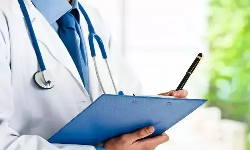 പ്രസവത്തിനെത്തിയ യുവതിയുടെ നില ഗുരുതരമായതോടെ സ്വകാര്യ ആശുപത്രിയിലേക്ക് മാറ്റി; പിന്നാലെ യുവതി മരിച്ചു: ഡോക്ടറെ മര്‍ദിച്ച് ബന്ധുക്കള്‍