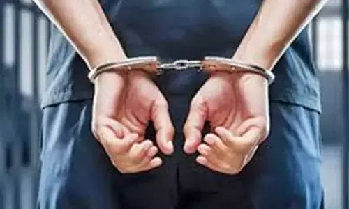 ഭര്‍ത്താവിനെ കൊല്ലാന്‍ സ്വര്‍ണം വിറ്റ് തോക്ക് വാങ്ങി ഭാര്യ;  ഉറങ്ങിക്കിടന്നപ്പോള്‍ കാമുകനൊപ്പം ചേര്‍ന്ന് കൊലപാതകം:  ദാരുണമായി മരിച്ചത് ബിഎസ്എഫ് ജവാന്‍