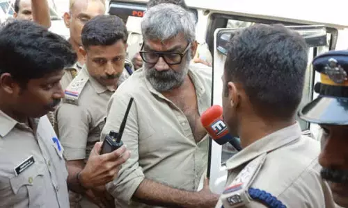 സംവിധായകന്‍ രഞ്ജിത്തിന് വന്‍ തിരിച്ചടി; ലൈംഗികാതിക്രമ കേസില്‍ ജാമ്യാപേക്ഷ കോടതി തള്ളി; തിങ്കളാഴ്ച വരെ പോലീസ് കസ്റ്റഡിയില്‍