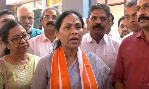 കേരളത്തില് ലൗ ജിഹാദ് മാത്രമല്ല, ലാന്ഡ് ജിഹാദും ബിസിനസ് ജിഹാദും ഉണ്ട്; എഫ്സിആര്എ വിഷയത്തില് നിയമപ്രകാരം വിദേശത്തുനിന്ന് ധനസഹായം സ്വീകരിക്കുന്നവര്ക്ക് ആശങ്ക വേണ്ടെന്നും ശോഭ കരന്തലജെ കേരളത്തില് ലൗ ജിഹാദ് മാത്രമല്ല, ലാന്ഡ് ജിഹാദും ബിസിനസ് ജിഹാദും ഉണ്ട്; എഫ്സിആര്എ വിഷയത്തില് നിയമപ്രകാരം വിദേശത്തുനിന്ന് ധനസഹായം സ്വീകരിക്കുന്നവര്ക്ക് ആശങ്ക വേണ്ടെന്നും ശോഭ കരന്തലജെ