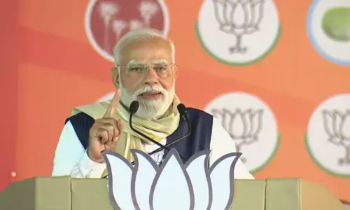 ശബരിമല അയ്യപ്പനെ പ്രണമിച്ചുകൊണ്ട് തുടക്കം; അനൂപ് ആന്റണിയെ സ്വന്തം വലംകൈ എന്ന് വിശേഷിപ്പിച്ചു; സംസ്ഥാനത്തിന്റെ വികസനം തിരുവല്ലയില്‍ നിന്ന് തുടക്കമാകുമെന്നും ഉറപ്പ്; ഇടത് സര്‍ക്കാരിന്റെ നാളുകള്‍ എണ്ണപ്പെട്ടു; കേരളത്തില്‍ ആദ്യമായി എന്‍ഡിഎ സര്‍ക്കാര്‍ വരുമെന്നും പ്രധാനമന്ത്രി;  തിരുവല്ലയില്‍ പടയണി തപ്പില്‍ താളം പിടിച്ച് മോദി; പ്രസംഗം തുടങ്ങിയത് മലയാളത്തില്‍