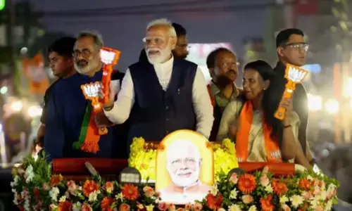 കരമന മുതല് കിള്ളിപ്പാലം വരെ റോഡ് ഷോ; ദീപപ്രഭയില് തെളിയുന്ന താമര ചിഹ്നവുമേന്തി മോദിക്കൊപ്പം നാല് സ്ഥാനാര്ത്ഥികള്; എന്ഡിഎ പ്രചരണത്തിന് ആവേശം പകര്ന്ന് പ്രധാനമന്ത്രി തിരുവനന്തപുരത്ത് കരമന മുതല് കിള്ളിപ്പാലം വരെ റോഡ് ഷോ; ദീപപ്രഭയില് തെളിയുന്ന താമര ചിഹ്നവുമേന്തി മോദിക്കൊപ്പം നാല് സ്ഥാനാര്ത്ഥികള്; എന്ഡിഎ പ്രചരണത്തിന് ആവേശം പകര്ന്ന് പ്രധാനമന്ത്രി തിരുവനന്തപുരത്ത്