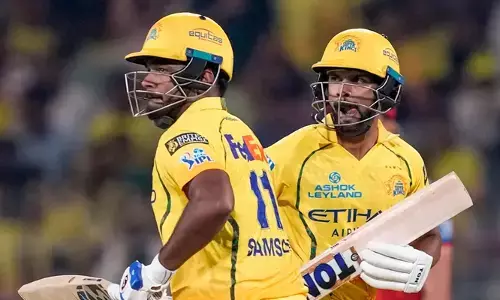 ക്യാപ്റ്റന്‍ ഗെയ്ക്ക്വാദിനെക്കുറിച്ച് എന്താണ് പറയുന്നത്? അദ്ദേഹം സഞ്ജുവിന്റെ സാന്നിധ്യത്തെ ഭയക്കുന്നുണ്ടോ എന്ന്  മൈക്കിള്‍ വോണ്‍; സഞ്ജുവിനെപ്പോലെ പരിചയസമ്പന്നനായ ഒരു മുന്‍ നായകന്‍ ടീമിലുള്ളത് വെല്ലുവിളിയെന്ന് സൈമണ്‍ ഡൂള്‍; ചെന്നൈയുടെ രണ്ടാം തോല്‍വിക്കിടെ ക്യാപ്റ്റന്‍സി ചര്‍ച്ചയാക്കി മുന്‍ താരങ്ങള്‍