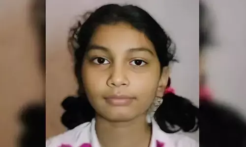 അവധിയാഘോഷിക്കാന് സുഹൃത്തുക്കള്ക്ക് ഒപ്പം വര്ക്കലയില് എത്തി; കടലില് കുളിക്കുന്നതിനിടെ ശക്തമായ തിരയില്പ്പെട്ട് ഒഡിഷ സ്വദേശി മുങ്ങിമരിച്ചു അവധിയാഘോഷിക്കാന് സുഹൃത്തുക്കള്ക്ക് ഒപ്പം വര്ക്കലയില് എത്തി; കടലില് കുളിക്കുന്നതിനിടെ ശക്തമായ തിരയില്പ്പെട്ട് ഒഡിഷ സ്വദേശി മുങ്ങിമരിച്ചു