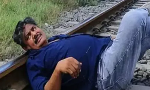 റെയില്‍വേ പാളത്തില്‍ തലവെച്ച് കിടന്ന് തെരഞ്ഞെടുപ്പ് പ്രചാരണം; കരുണാനിധിയെ അനുകരിച്ച നടന്‍ മന്‍സൂര്‍ അലി ഖാനെതിരെ കേസെടുത്ത് ആര്‍പിഎഫ്