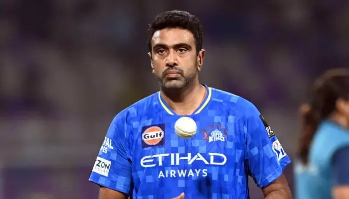 ആരെയും അമിത ഫേവറിറ്റുകളായി കാണാനാവില്ല; എന്റെ ഹൃദയം എപ്പോഴും തുടിക്കുന്നത് മഞ്ഞ നിറത്തിന് വേണ്ടി; ബെംഗളൂരു-ചെന്നൈ മത്സരത്തില് പ്രവചനവുമായി അശ്വിന് ആരെയും അമിത ഫേവറിറ്റുകളായി കാണാനാവില്ല; എന്റെ ഹൃദയം എപ്പോഴും തുടിക്കുന്നത് മഞ്ഞ നിറത്തിന് വേണ്ടി; ബെംഗളൂരു-ചെന്നൈ മത്സരത്തില് പ്രവചനവുമായി അശ്വിന്