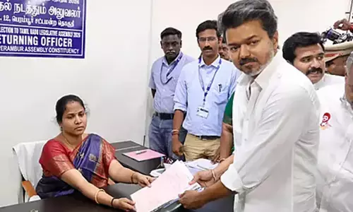 ക്രിമിനല്‍ കേസുകളുടെ വിവരങ്ങളില്‍ പൊരുത്തക്കേടുകള്‍; പെരമ്പൂരിലും തിരുച്ചിറപ്പള്ളിയിലും പുതുക്കിയ നാമനിര്‍ദേശ പത്രിക സമര്‍പ്പിച്ച് വിജയ്