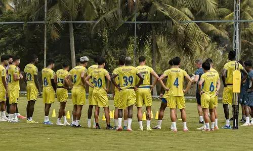 വെസ്റ്റ്‌വുഡിന് കീഴിൽ ആദ്യ ജയം തേടി ബ്ലാസ്റ്റേഴ്സ്; കൊമ്പന്മാർ ഇന്ന് ഡൽഹിക്കെതിരെ; തോൽവികളിൽ മനംമടുത്ത് കളി ബഹിഷ്‌കരിക്കാൻ മഞ്ഞപ്പട