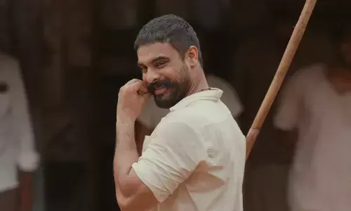ഈ മണ്ണാണ് നമ്മുടെ ആയുധം; ടൊവിനോയുടെ മാസ് ആക്ഷൻ ചിത്രം; പള്ളിച്ചട്ടമ്പി ഏപ്രിൽ 10ന് തിയറ്ററുകളിലേക്ക്; ആവേശം നിറച്ച് ട്രെയിലർ