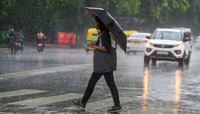 സംസ്ഥാനത്ത് ഇന്ന് ശക്തമായ മഴയ്ക്ക് സാധ്യത; നാല് ജില്ലകളില് യെല്ലോ അലര്ട്ട് സംസ്ഥാനത്ത് ഇന്ന് ശക്തമായ മഴയ്ക്ക് സാധ്യത; നാല് ജില്ലകളില് യെല്ലോ അലര്ട്ട്