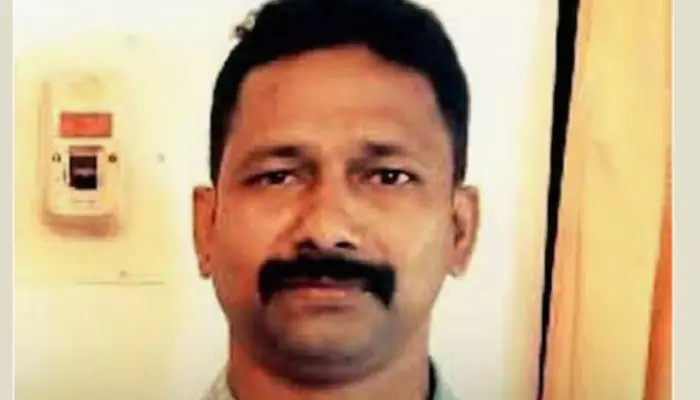 ഹൗസ് ഡ്രൈവറായി റിയാദിൽ ജോലി; പതിവ് സമയമായിട്ടും കാണാതെ വന്നതോടെ ദാരുണ കാഴ്ച; മുറിക്കുള്ളിൽ പ്രവാസി മലയാളി മരിച്ച നിലയിൽ; പിന്നിലെ കാരണം പറഞ്ഞ് ഡോക്ടർമാർ ഹൗസ് ഡ്രൈവറായി റിയാദിൽ ജോലി; പതിവ് സമയമായിട്ടും കാണാതെ വന്നതോടെ ദാരുണ കാഴ്ച; മുറിക്കുള്ളിൽ പ്രവാസി മലയാളി മരിച്ച നിലയിൽ; പിന്നിലെ കാരണം പറഞ്ഞ് ഡോക്ടർമാർ