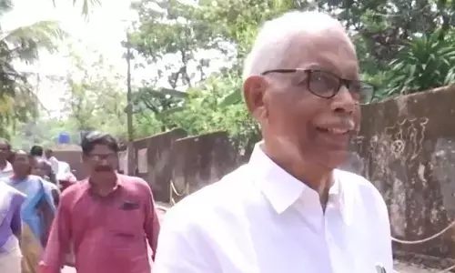 കുന്ദമംഗലത്ത് ബക്കറ്റ് മാറ്റി അജ്ഞാതര്‍; പിടിഎ റഹീമിന് അരിവാള്‍ ചുറ്റിക നക്ഷത്രമെന്ന് വ്യാജ സന്ദേശം! എല്‍ഡിഎഫ് തെരഞ്ഞെടുപ്പ് കമ്മീഷന് പരാതി നല്‍കി