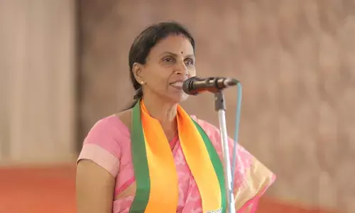 കേന്ദ്രമന്ത്രി എസ്.ജയശങ്കര്‍ പങ്കെടുത്ത പ്രചാരണ പരിപാടിയില്‍ പേരുപറഞ്ഞില്ല; വട്ടിയൂര്‍ക്കാവിലെ സ്ഥാനാര്‍ഥി ആര്‍.ശ്രീലേഖ പിണങ്ങി; പ്രതിഷേധിച്ച് വേദി വിട്ട ശ്രീലേഖയെ ഒടുവില്‍ അനുനയിപ്പിച്ച് തിരിച്ചെത്തിച്ചതോടെ നേതാക്കള്‍ക്ക് ആശ്വാസം