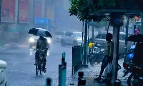 വേനല്‍ മഴ കനക്കുന്നു: അഞ്ച് ജില്ലകളില്‍ യെല്ലോ അലര്‍ട്ട്;  40 കിലോമീറ്റര്‍ വരെ വേഗതയില്‍ ശക്തമായ കാറ്റിനും സാധ്യത