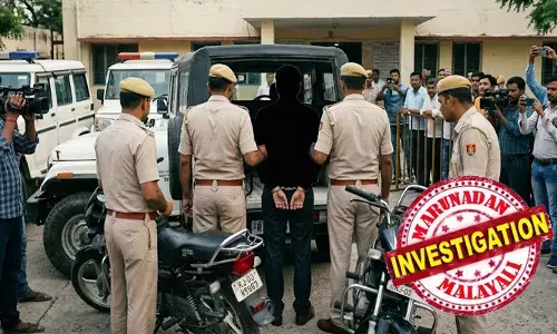 ഓൺലൈൻ ഗെയിമിൽ ലക്ഷങ്ങൾ തുലച്ചു; കടം വീട്ടാൻ ഗുണ്ട ചമഞ്ഞ് കോടികളുടെ ഭീഷണി; പണം നൽകിയില്ലെങ്കിൽ വധിക്കുമെന്ന് കത്ത്; ആളൊഴിഞ്ഞ സ്ഥലത്ത് പണം എത്തിക്കണമെന്ന് കണക്ക് മാഷ്; ഒടുവിൽ പോലീസ് ബുദ്ധിയിൽ അധ്യാപകൻ വലയിൽ