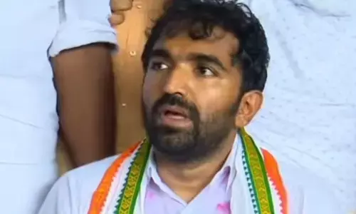 വീടില്ലാത്തവരുടെ വേദന മനസിലാകും;  പുതുപ്പള്ളിയില്‍ ഒരു പഞ്ചായത്തിലും ഇക്കുറി കലാശക്കൊട്ടില്ല;  ഫ്‌ലക്‌സുകളും ബാനറുകളും പോസ്റ്ററുകളും ഒഴിവാക്കിയതുപോലെ നിര്‍ണായക തീരുമാനവുമായി ചാണ്ടി ഉമ്മന്‍