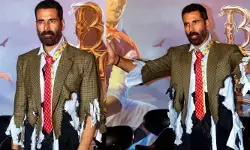 പാവം, ഈ ഗതി വന്നല്ലോ, എലി കരണ്ടതോ പട്ടി കടിച്ചതോ?; അക്ഷയ് കുമാറിന്റെ വസ്ത്രത്തിന് സോഷ്യൽ മീഡിയയിൽ ട്രോൾ; താരത്തിന്റെ പുത്തൻ ലുക്ക് വൈറൽ പാവം, ഈ ഗതി വന്നല്ലോ, എലി കരണ്ടതോ പട്ടി കടിച്ചതോ?; അക്ഷയ് കുമാറിന്റെ വസ്ത്രത്തിന് സോഷ്യൽ മീഡിയയിൽ ട്രോൾ; താരത്തിന്റെ പുത്തൻ ലുക്ക് വൈറൽ