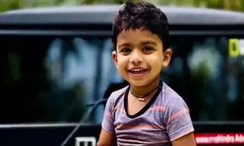 അങ്കണവാടിയില്‍ നിന്ന് അമ്മയ്ക്ക് ഒപ്പം മടങ്ങിയ മൂന്നര വയസുകാരന്‍ പിക്കപ്പ് ഇടിച്ച് മരിച്ചു; ആര്യന്റെ ദേഹത്ത് കൂടി കയറി ഇറങ്ങി റിവേഴ്‌സ് വന്ന പിക്കപ്പ്