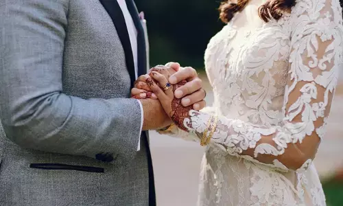 വോട്ടെടുപ്പും വിവാഹവും നടക്കുന്നത് ഒരേ കോംപൗണ്ടില്‍; രണ്ടിനും എത്തേണ്ടതും ഒരേ കവാടത്തിലൂടെ: കര്‍ശന സുരക്ഷയൊരുക്കാന്‍ നിര്‍ദേശം