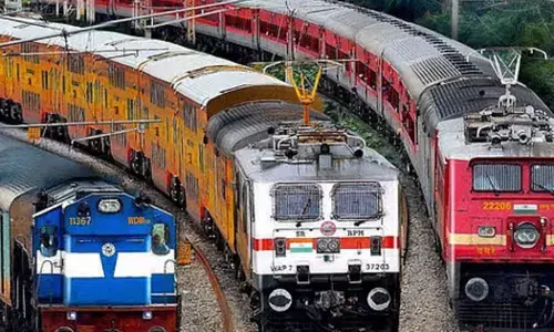 തിരുവനന്തപുരം-തിരുച്ചിറപ്പള്ളി പാതയില് വേഗമേറും; 130 കിലോമീറ്റര് വേഗതയ്ക്കായി 92 കോടി അനുവദിച്ച് റെയില്വേ തിരുവനന്തപുരം-തിരുച്ചിറപ്പള്ളി പാതയില് വേഗമേറും; 130 കിലോമീറ്റര് വേഗതയ്ക്കായി 92 കോടി അനുവദിച്ച് റെയില്വേ