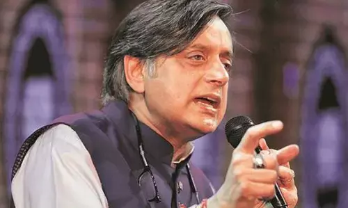 ജനങ്ങള് മാറ്റം വേണമെന്ന് ആഗ്രഹിക്കുന്നു. കേരളത്തില് യുഡിഎഫ് സര്ക്കാര് വരുമെന്ന് ശശി തരൂര് ജനങ്ങള് മാറ്റം വേണമെന്ന് ആഗ്രഹിക്കുന്നു. കേരളത്തില് യുഡിഎഫ് സര്ക്കാര് വരുമെന്ന് ശശി തരൂര്