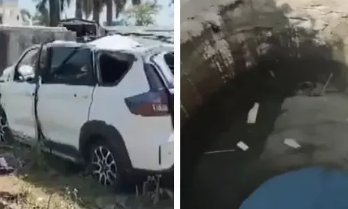 വേഗത്തിലെത്താൻ ഇടവഴിയിലൂടെ പിടിച്ചു; നേരെ പോയതും റോഡരികിലെ കിണറ്റിലേക്ക് കാർ മറിഞ്ഞ് വീണ് വൻ ദുരന്തം; ആറ് കുട്ടികളടക്കം ഒമ്പത് പേർ മരിച്ചു; നടുക്കം മാറാതെ പ്രദേശം