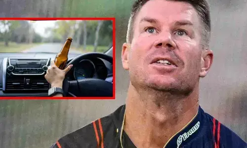 ബ്രത്ത് അനലൈസര് പരിശോധനയില് പിടിയിലായി; മദ്യപിച്ച് വാഹനമോടിച്ചതിന് ഓസീസ് സൂപ്പര്താരം ഡേവിഡ് വാര്ണര് അറസ്റ്റില് ബ്രത്ത് അനലൈസര് പരിശോധനയില് പിടിയിലായി; മദ്യപിച്ച് വാഹനമോടിച്ചതിന് ഓസീസ് സൂപ്പര്താരം ഡേവിഡ് വാര്ണര് അറസ്റ്റില്