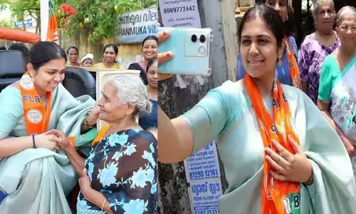 എല്ലാവരും എന്നെ എം.എല്.എ എന്നാണ് വിളിക്കുന്നത്, എന്നോട് കാണിക്കുന്ന വിശ്വാസം; അവര് ഉറപ്പിച്ചു കഴിഞ്ഞു; വലിയ സ്വീകാര്യതയാണ് ലഭിക്കുന്നതെന്ന് എന്.ഡി.എ സ്ഥാനാര്ഥി അഞ്ജലി നായര് എല്ലാവരും എന്നെ എം.എല്.എ എന്നാണ് വിളിക്കുന്നത്, എന്നോട് കാണിക്കുന്ന വിശ്വാസം; അവര് ഉറപ്പിച്ചു കഴിഞ്ഞു; വലിയ സ്വീകാര്യതയാണ് ലഭിക്കുന്നതെന്ന് എന്.ഡി.എ സ്ഥാനാര്ഥി അഞ്ജലി നായര്