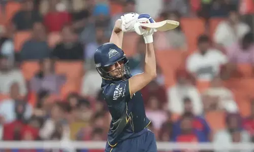 പരിക്കുമാറി ശുഭ്മൻ ഗിൽ തിരിച്ചെത്തുന്നു; ഡൽഹി ക്യാപിറ്റൽസിനെതിരായ നിർണായക പോരാട്ടത്തിൽ ടീമിനെ നയിക്കാൻ നായകൻ വീണ്ടും കളത്തിലേക്ക്; ആശ്വാസത്തിൽ ടൈറ്റൻസ് ക്യാമ്പ്