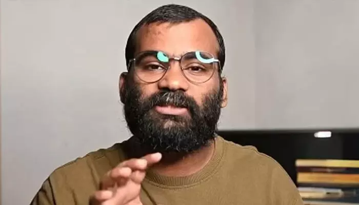 തെരഞ്ഞെടുപ്പ് പെരുമാറ്റച്ചട്ട ലംഘനം; കോൺഗ്രസ് ജനങ്ങളെ വഞ്ചിച്ചു, യുഡിഎഫിന്റെ ഇന്ദിരാ ഗാരന്റി തട്ടിപ്പ്; വിഡിയോ പ്രചരിപ്പിച്ച കാലിക്കറ്റ് സർവകലാശാല ജീവനക്കാരന് സസ്പെൻഷൻ തെരഞ്ഞെടുപ്പ് പെരുമാറ്റച്ചട്ട ലംഘനം; കോൺഗ്രസ് ജനങ്ങളെ വഞ്ചിച്ചു, യുഡിഎഫിന്റെ ഇന്ദിരാ ഗാരന്റി തട്ടിപ്പ്; വിഡിയോ പ്രചരിപ്പിച്ച കാലിക്കറ്റ് സർവകലാശാല ജീവനക്കാരന് സസ്പെൻഷൻ