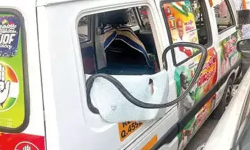 കൊട്ടിക്കലാശത്തിനിടെ എം. ലിജുവിന്റെ പ്രചാരണ വാഹനത്തിന്റെ ഗ്ലാസ് അടിച്ചുപൊട്ടിച്ചു; പിന്നില്‍ സി.പി.എം., ഡി.വൈ.എഫ്.ഐ. പ്രവര്‍ത്തകരെന്ന് ആരോപണം