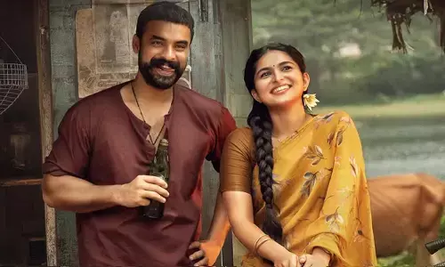 സെൻസർ സർട്ടിഫിക്കറ്റ് വൈകി; ‘പള്ളിച്ചട്ടമ്പി’യുടെ റിലീസ് നീട്ടിവച്ചു; ടൊവിനോ തോമസ് ചിത്രം വിഷുവിന്