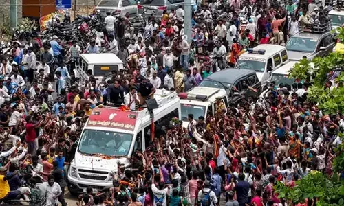 ടിവികെ വെറും ‘ശിശുപാർട്ടി’; ഡിഎംകെയുമായി താരതമ്യം അനാവശ്യം; പ്രതിപക്ഷം കെട്ടിവെച്ച കാശ് കാണില്ലെന്ന് രവിചന്ദ്രൻ; വിജയ്‌യുടെ പാർട്ടിയെ കടന്നാക്രമിച്ച് ഡിഎംകെ സ്ഥാനാർത്ഥി