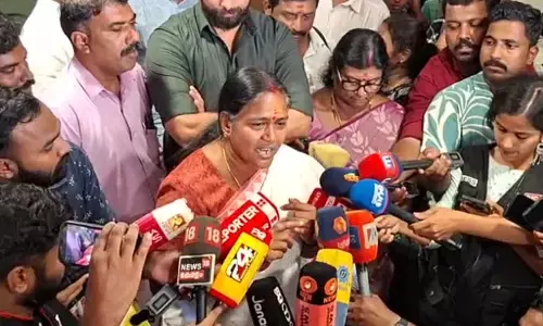 ആ വെള്ള ചുരിദാര്‍കാരി എന്റെ കാറില്‍ കയറിയിട്ടില്ല! ബിജെപി ജയിക്കുമെന്ന് ഉറപ്പായപ്പോള്‍ ഉണ്ടാക്കിയ വ്യാജ ദൃശ്യങ്ങള്‍; വോട്ടിന് നോട്ട് ആരോപണം ഉണ്ടയില്ലാ വെടി, തിരക്കഥ തയാറാക്കി തന്നെ വേട്ടയാടി; കാര്‍ തടഞ്ഞത് കോണ്‍ഗ്രസ് പ്രവര്‍ത്തകര്‍ അശ്ശീല ആംഗ്യം കാണിച്ചതിനാല്‍; വോട്ടിന് പണം വിവാദത്തില്‍ ശോഭ സുരേന്ദ്രന്റെ വിശദീകരണം