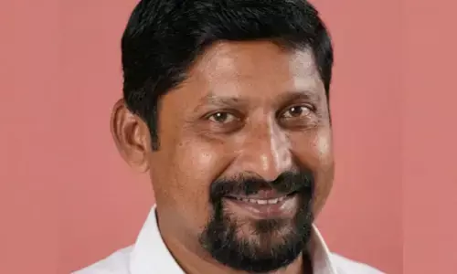 എറണാകുളത്തേക്ക് ജോലിക്ക് പോകും വഴി ജീവനെടുത്ത് അപകടം; ബൈക്കും കാറും കൂട്ടിയിടിച്ച് 58-കാരന് ദാരുണാന്ത്യം; വേദനയോടെ കുടുംബം എറണാകുളത്തേക്ക് ജോലിക്ക് പോകും വഴി ജീവനെടുത്ത് അപകടം; ബൈക്കും കാറും കൂട്ടിയിടിച്ച് 58-കാരന് ദാരുണാന്ത്യം; വേദനയോടെ കുടുംബം