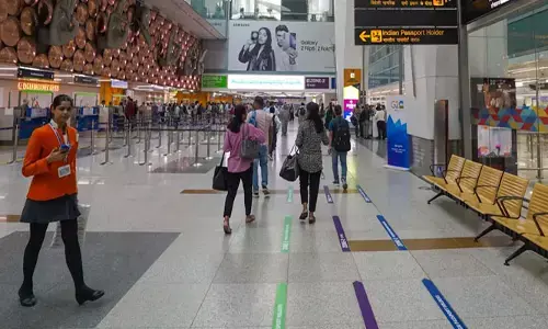 ഭയങ്കര ശല്യം! ഡൽഹി വിമാനത്താവളത്തിന് ചുറ്റും കറങ്ങി നടന്ന വിരുതന്മാരെയെല്ലാം പൊക്കി; ഇതോടെ കലിപൂണ്ട ആളുകൾ; പ്രതിഷേധം ശക്തമായതും വിശദികരണവുമായി അധികൃതർ