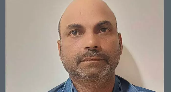 പെരുമ്പാവൂരില് സഹോദരിമാരെ പീഡിപ്പിച്ച യുവാവ് പിടിയില്; പീഡനദൃശ്യങ്ങള് മൊബൈലില് പകര്ത്തി പെരുമ്പാവൂരില് സഹോദരിമാരെ പീഡിപ്പിച്ച യുവാവ് പിടിയില്; പീഡനദൃശ്യങ്ങള് മൊബൈലില് പകര്ത്തി