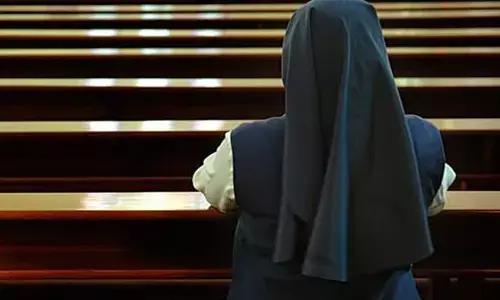 ഡല്‍ഹിയില്‍ മനുഷ്യക്കടത്ത് ആരോപിച്ച്  കന്യാസ്ത്രീകളെ കസ്റ്റഡിയിലെടുത്തു; പിടികൂടിയത് അവധിക്ക് വീട്ടിലേക്ക് പോവുകയായിരുന്ന വിദ്യാര്‍ത്ഥികള്‍ അടക്കമുള്ളവരെ