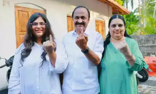 നൂറിലധികം സീറ്റുകളുമായി യു.ഡി.എഫ് അധികാരത്തിലെത്തും; ഭരണവിരുദ്ധ വികാരം വോട്ടായി മാറും; ദേശീയ സര്‍വേ ഫലങ്ങളെല്ലാം യു.ഡി.എഫിന് അനുകൂലം: വോട്ടു രേഖപ്പെടുത്തിയ ശേഷം പ്രതികരിച്ചു വി.ഡി സതീശന്‍