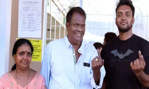 പറവൂരില്‍ മാറ്റമില്ല, കേരളത്തില്‍ മാറ്റമുണ്ടാകും; വൈറല്‍ പനി ബാധിച്ച ക്ഷീണം മറന്നും സലിം കുമാര്‍ ബൂത്തിലെത്തി; വോട്ട് ചെയ്യാനെത്തുന്നവരുടെ രീതി കണ്ടിട്ട് വലിയ പോസിറ്റീവായാണ് തോന്നുന്നതെന്നും നടന്‍