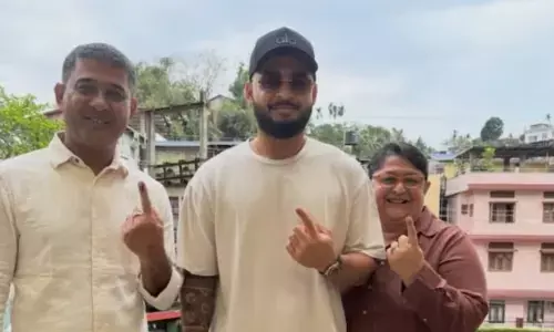 ഞങ്ങളുടെ കടമ നിര്‍വ്വഹിക്കുന്നു! ഐപിഎല്‍ തിരക്കിനിടയിലും വോട്ട് രേഖപ്പെടുത്തി റിയാന്‍ പരാഗ്