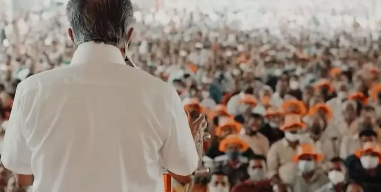 സോഷ്യല് മീഡിയയില് തരംഗമായി മറ്റാര്; ഇടതുപക്ഷത്തിന്റെ വികസനഗാഥ പാടി മലയാളം റാപ്പ് സോഷ്യല് മീഡിയയില് തരംഗമായി മറ്റാര്; ഇടതുപക്ഷത്തിന്റെ വികസനഗാഥ പാടി മലയാളം റാപ്പ്