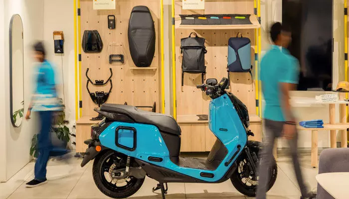 മണിക്കൂറിൽ 90 കി.മീ വേഗതയിൽ കുതിക്കുന്ന പുലിക്കുട്ടന്മാർ ഇനി ആലുവ മണ്ണിലും; റിവറിന്റെ ഏറ്റവും പുതിയ സ്റ്റോര് ആരംഭിച്ചു; കമ്പനിയുടെ ലക്ഷ്യം പറഞ്ഞ് അധികൃതർ മണിക്കൂറിൽ 90 കി.മീ വേഗതയിൽ കുതിക്കുന്ന പുലിക്കുട്ടന്മാർ ഇനി ആലുവ മണ്ണിലും; റിവറിന്റെ ഏറ്റവും പുതിയ സ്റ്റോര് ആരംഭിച്ചു; കമ്പനിയുടെ ലക്ഷ്യം പറഞ്ഞ് അധികൃതർ