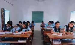 ആറാം ക്ലാസ് മുതല് മൂന്നാം ഭാഷ നിര്ബന്ധം; സ്കൂളുകള്ക്ക് ഏഴ് ദിവസത്തെ സമയപരിധി നല്കി സി.ബി.എസ്.ഇ ആറാം ക്ലാസ് മുതല് മൂന്നാം ഭാഷ നിര്ബന്ധം; സ്കൂളുകള്ക്ക് ഏഴ് ദിവസത്തെ സമയപരിധി നല്കി സി.ബി.എസ്.ഇ