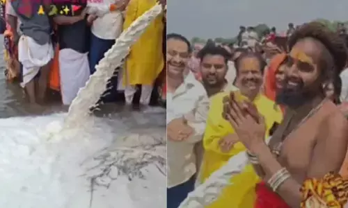 ആചാരത്തിന്റെ പേരിൽ നർമദയിൽ ഒഴുക്കിയത് 11,000 ലിറ്റർ പാൽ; നദിയുടെ ആവാസവ്യവസ്ഥയെ തകർക്കുമെന്ന് പരിസ്ഥിതി പ്രവർത്തകരുടെ മുന്നറിയിപ്പ്; നദി മലിനമാകുന്നതിൽ പ്രതിഷേധം ശക്തം