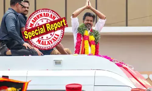 വണ്ടിയിൽ പണമോ? മുന്നിൽ കണ്ടപാടെ ഒന്നും നോക്കാതെ പിടിച്ചു നിർത്തി; പ്രചാരണ പരിപാടി ആണെന്ന് പറഞ്ഞിട്ട് പോലും വെറുതെ വിട്ടില്ല; ലഗേജുകൾ അടക്കം പുറത്ത് വലിച്ചിട്ടു; എല്ലാം കണ്ട് നടുങ്ങി പ്രവർത്തകർ; വില്ലുപുരം ഭാഗത്തുകൂടി കടന്നുപോയ വിജയ്‌യുടെ വാഹനത്തിൽ സ്ക്വാഡിന്റെ മിന്നൽ പരിശോധന; ഉറ്റുനോക്കി രാഷ്ട്രീയ എതിരാളികൾ