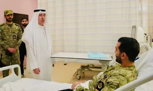 ആളുകളുടെ ജീവൻ രക്ഷിക്കുന്നതിനിടയിൽ പറ്റിയത്; ഇറാന്റെ ഡ്രോൺ ആക്രമണത്തിൽ പരിക്കേറ്റ സൈനികരെ കാണാൻ ആശുപത്രിയിലേക്ക് ഓടിയെത്തി നാഷണൽ ഗാർഡ് മേധാവി